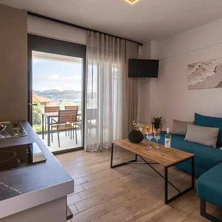 Mente Azul Tatil Evi Nikiana